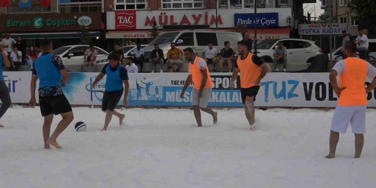 Tuzdan Sahada Futbol Maçı Yaptılar