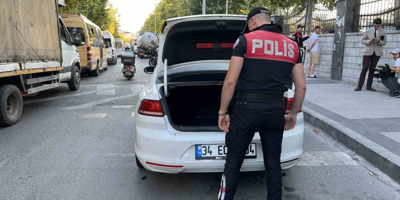 Esenyurt’ta Polis Uygulamasında 2 Kişi Gözaltına Alındı