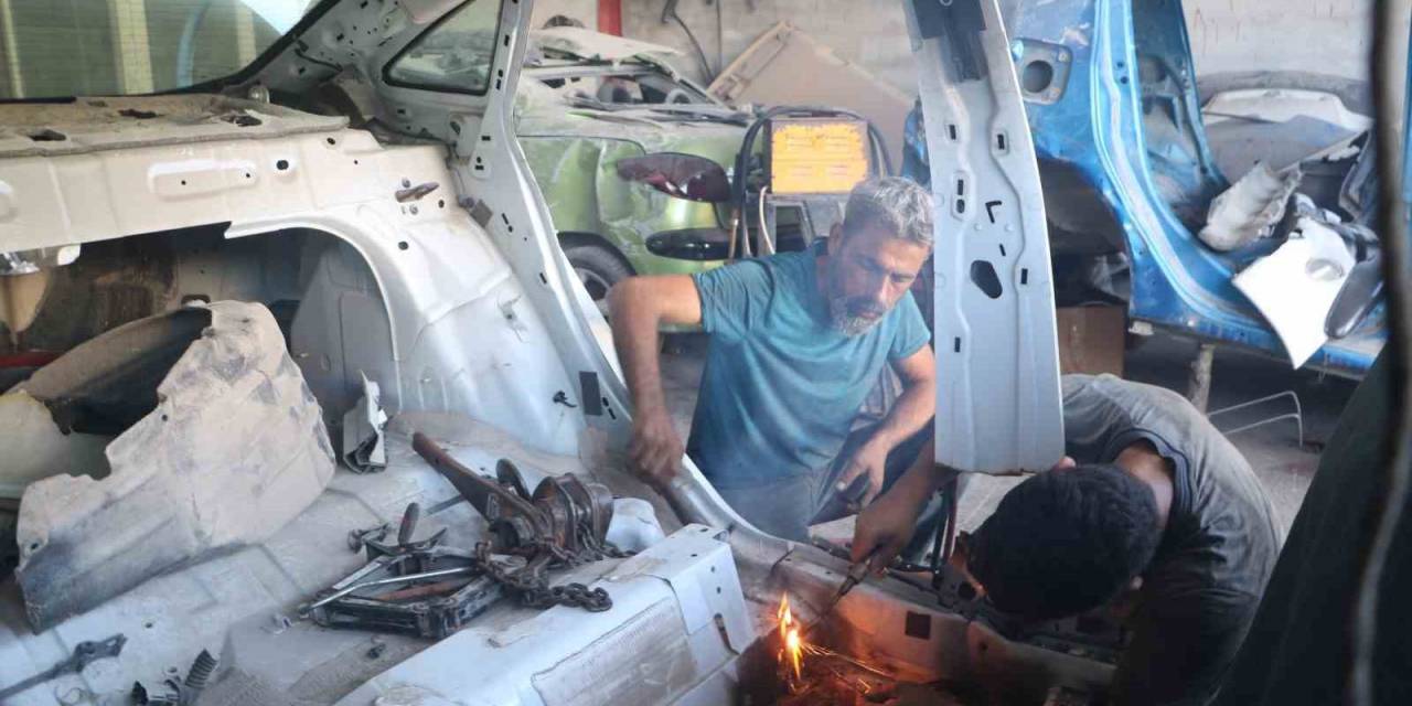 Enkazdan Çıkan Araçlar Ustaların Elinde Yeniden Ekonomiye Kazandırılıyor