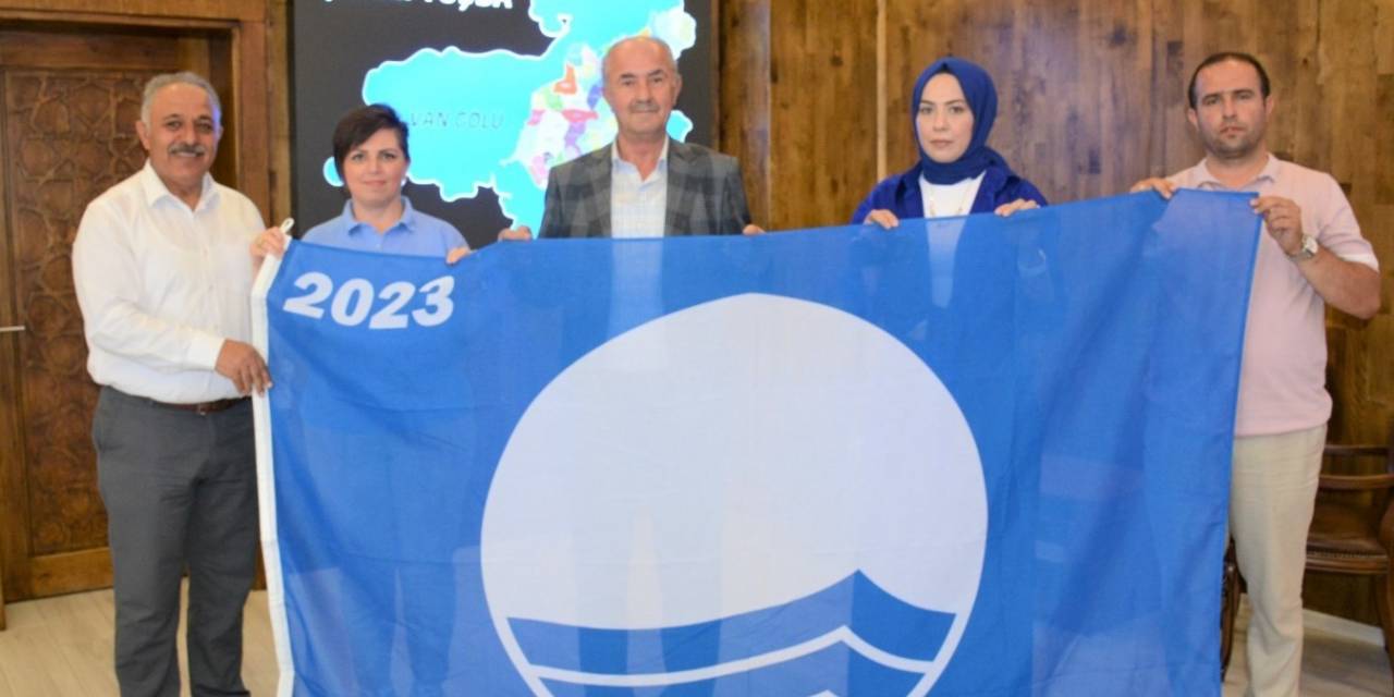 Başkan Akman, ‘mavi Bayrağı’ Bir Kez Daha Teslim Aldı