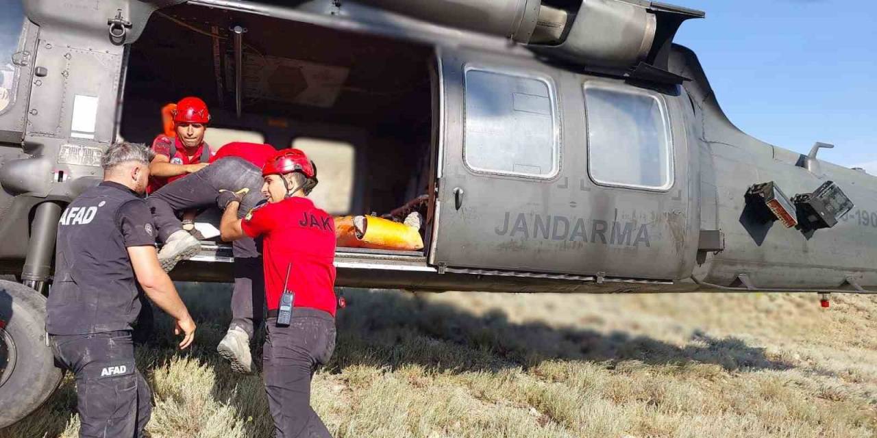 Yaralanan Dağcı Helikopterle Kurtarıldı