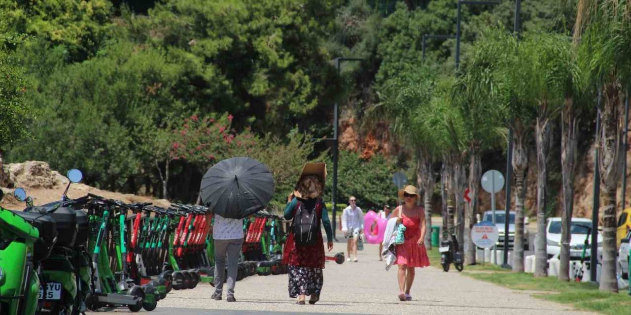 Antalya’da Sıcak Hava Uyarısı: Sahil Kesimlerinde 2 İla 4, İç Kesimlerde 4 İla 8 Derece Civarında Artacak