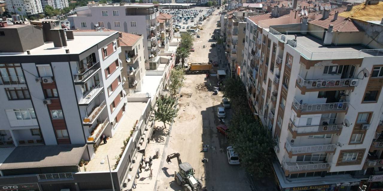Manisa’da 2. Etap Prestij Cadde Düzenlemesi İçin Üstyapı Çalışması Başladı