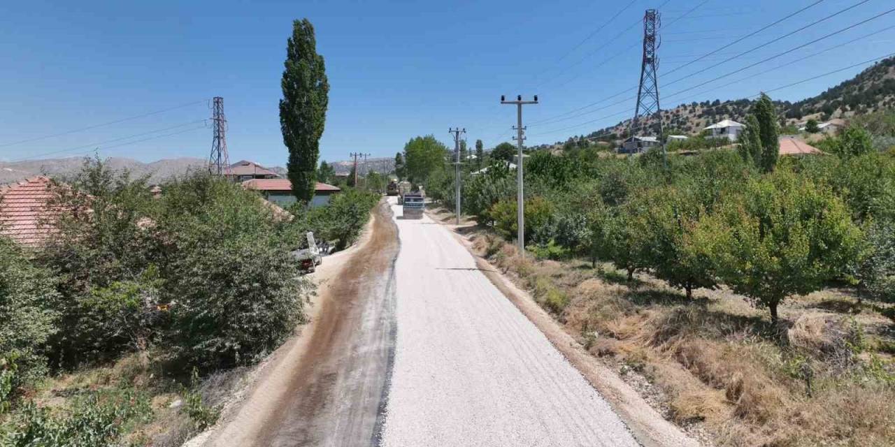 Korkuteli Varsak Yaylası 18 Yıl Sonra Asfalta Kavuştu