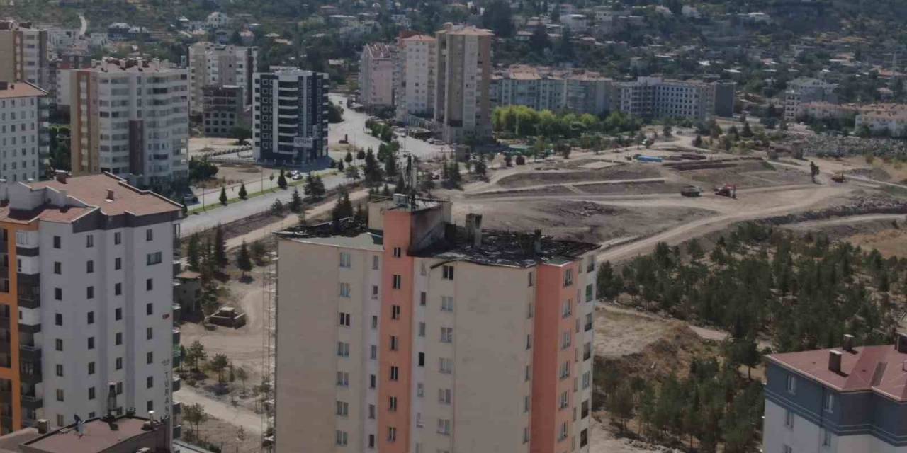 1 İşçiye Mezar Olan Çatı Yangının Son Hali Havadan Görüntülendi