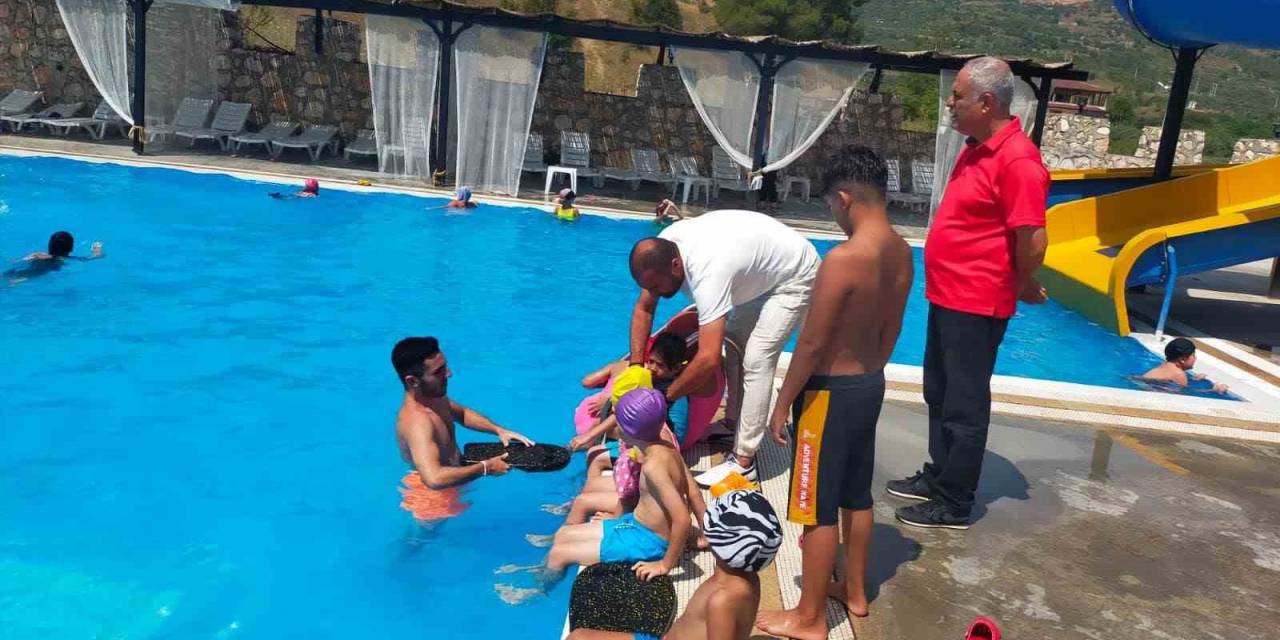 Bayırköy’de 110 Çocuk Yüzme Öğreniyor