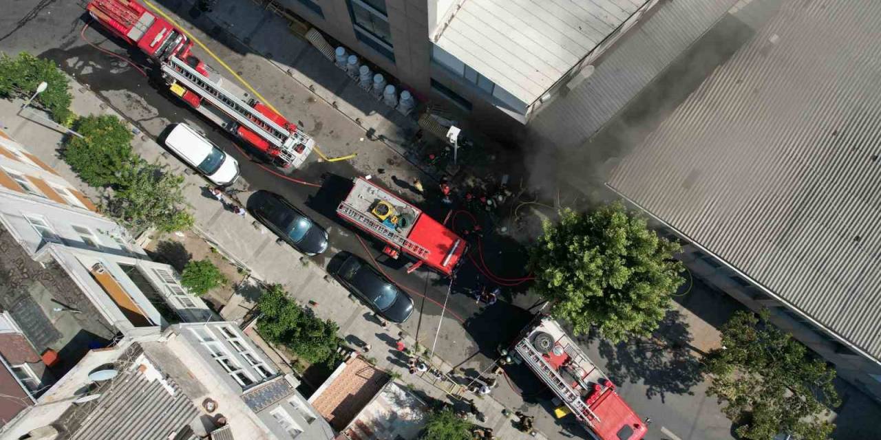 Bayrampaşa’da  4 Katlı Bir İş Merkezinde Çıkan Yangında Mahsur Kalan 9 Kişi Kurtarıldı
