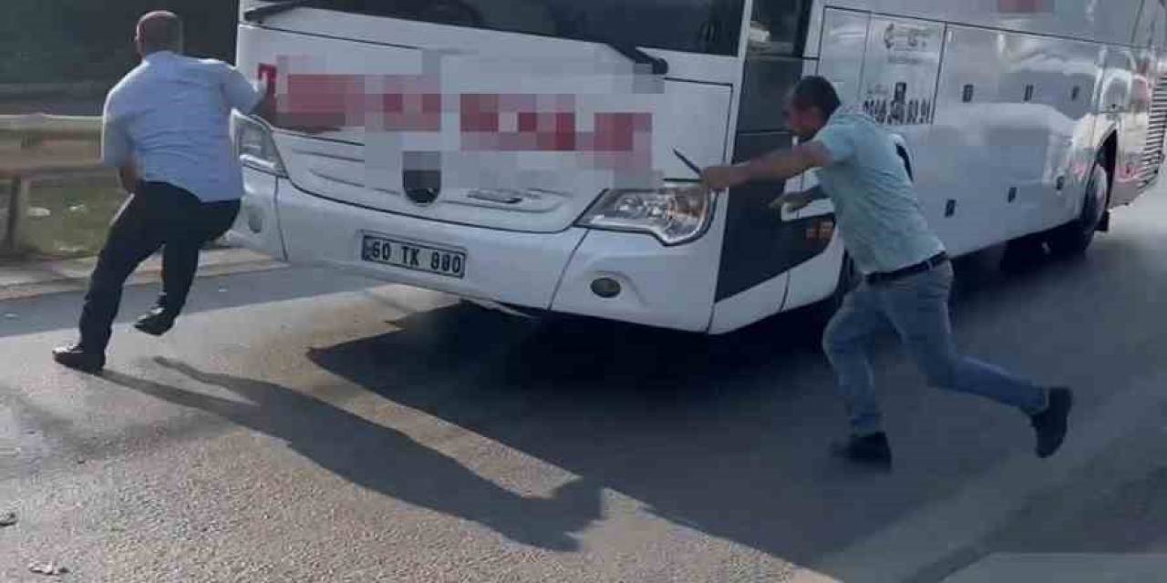 Kartal’da Otobüsün Önünü Kesti, Elindeki Bıçak İle Muavini Kovaladı