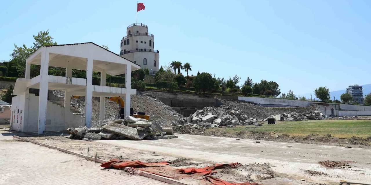 Kumluca Stadyum Projesi İçin İlk Kazma Vuruldu