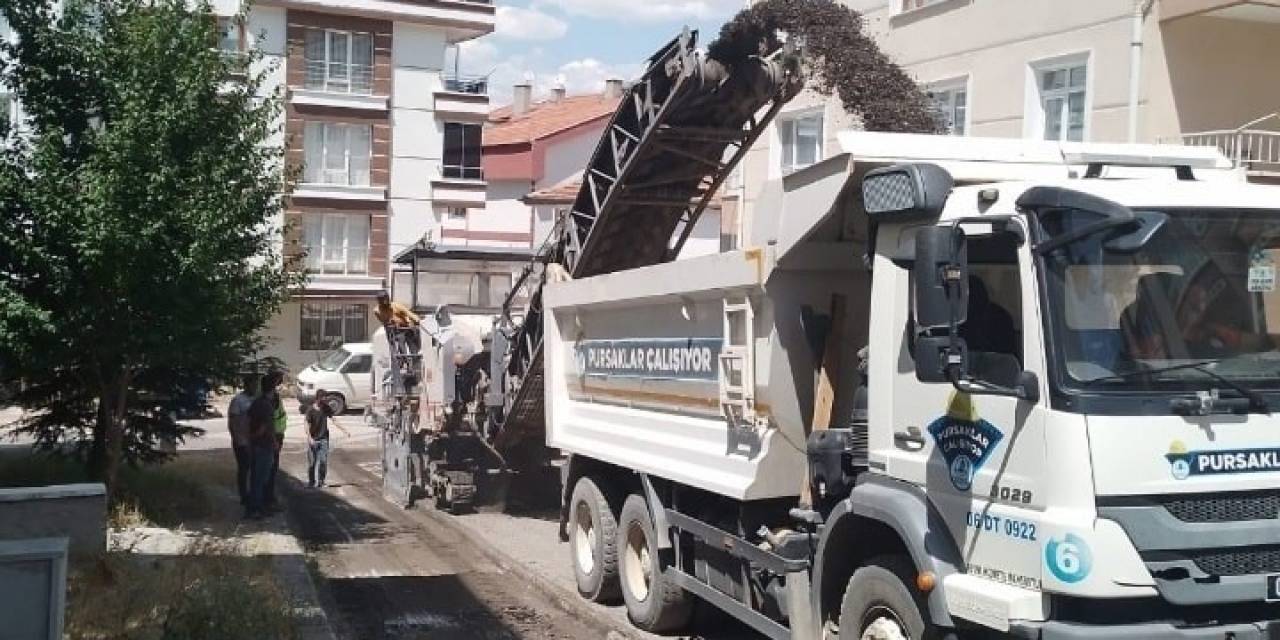 Pursaklar Belediyesi Yolları Yeniliyor