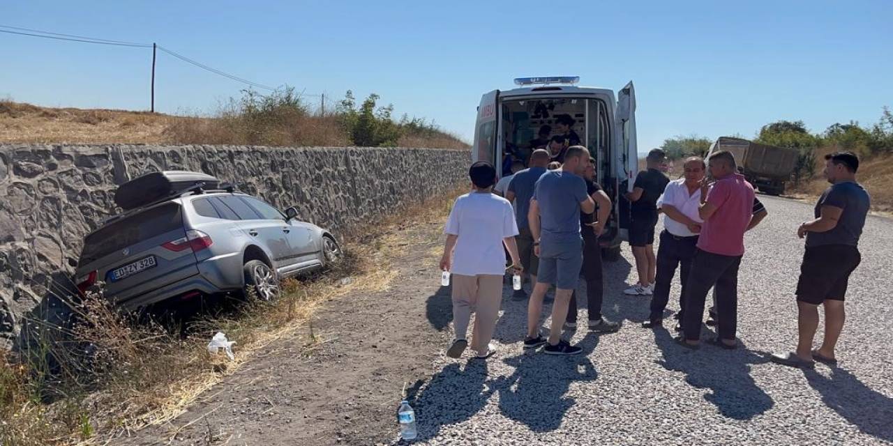 Çanakkale’de Cip Kamyon Dorsesine Çarptı: 5 Yaralı