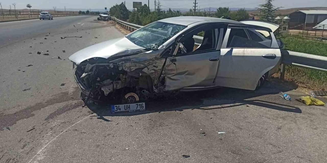 Çorum’da Otomobil İle Cip Kavşakta Çarpıştı: 4 Yaralı