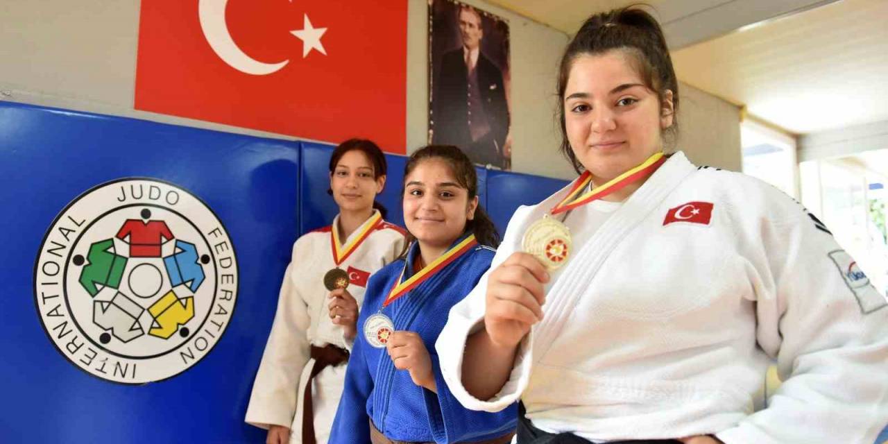 İzmir’in Altın Kızı Sema Mete