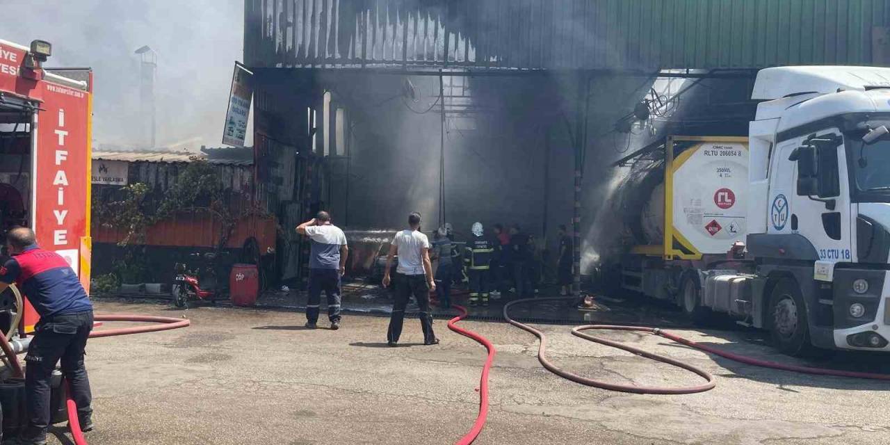 Osmaniye’de Temizleme Tesisinde Tanker Patladı, Yangın Çıktı: 2 Yaralı