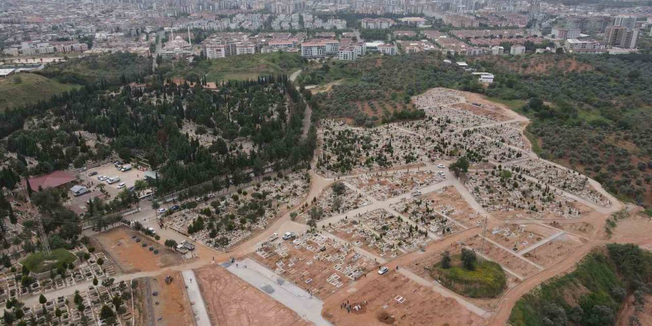 Kemer Mezarlığı’nda Cenaze Defin Edecek Yer Kalmadı