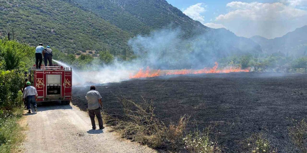 Burdur’da Aynı Anda İki Farklı Yerde Arazi Yangını Çıktı