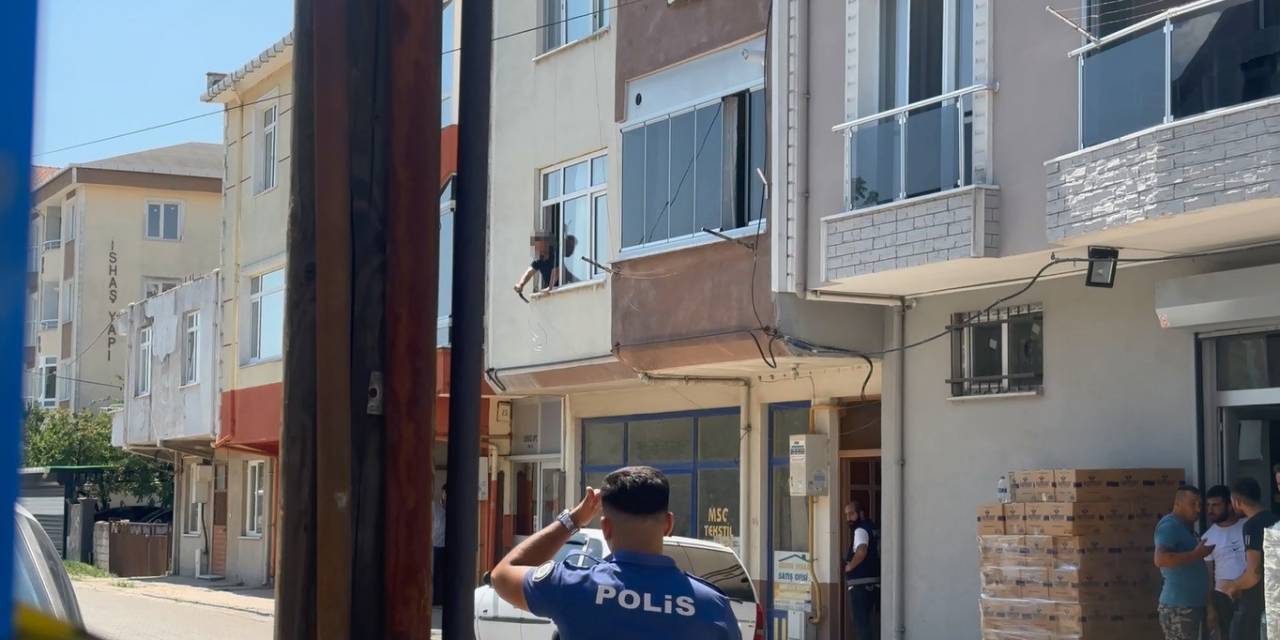 Cinnet Getiren Kişi Polislere Ateş Açtı