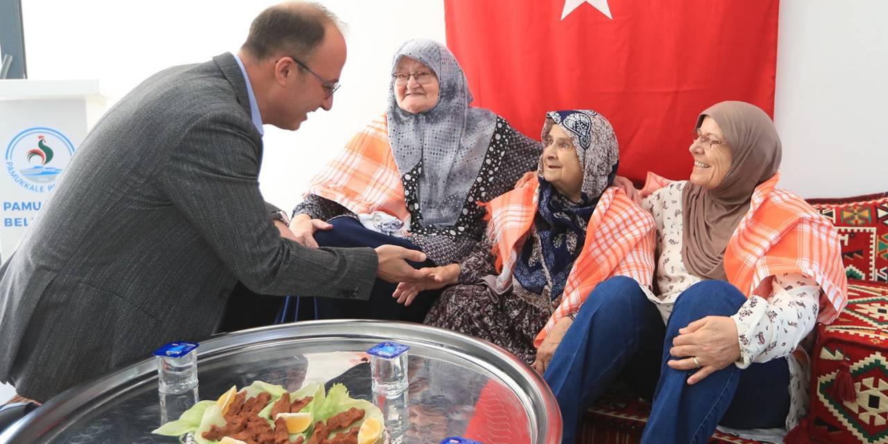 Pamukkale’de Koca Çınarlar Her Hafta Bir Etkinlikle Eğleniyor