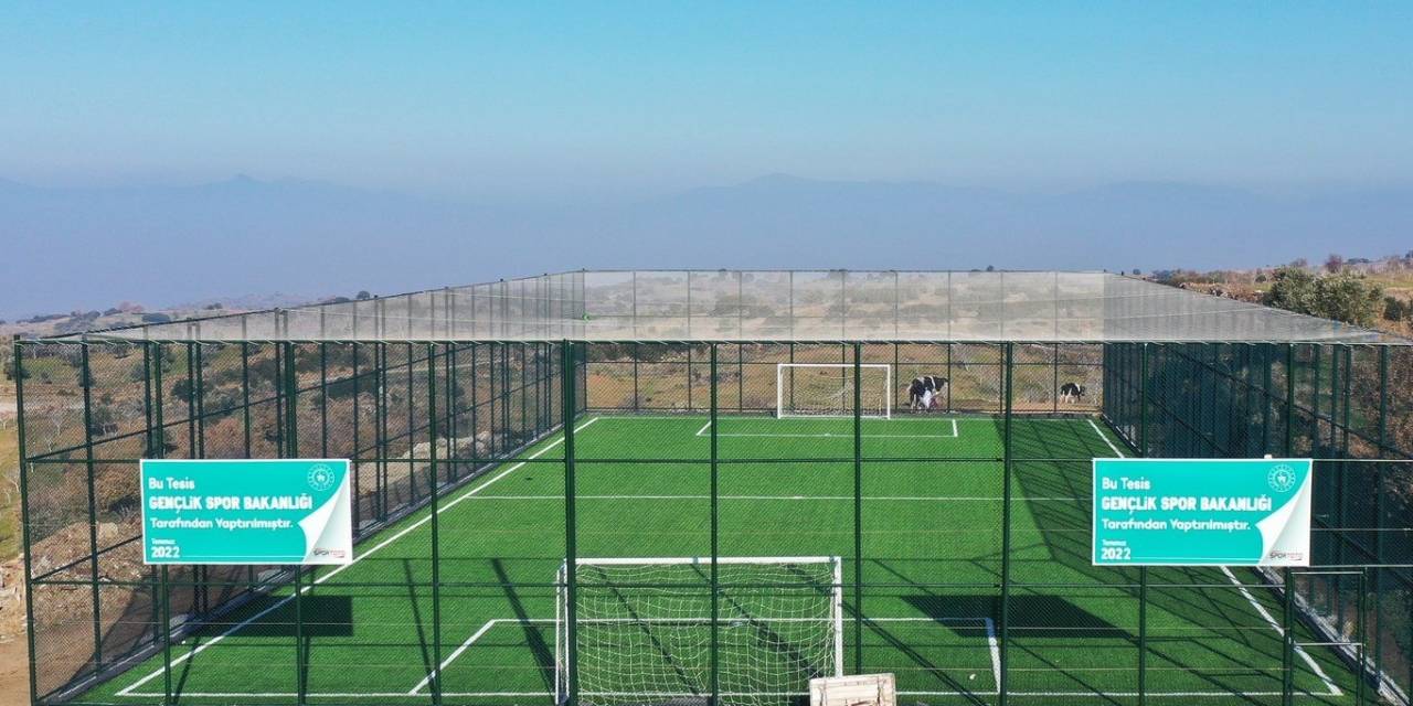 Yenipazar Paşaköy Halı Sahası Işık Saçıyor