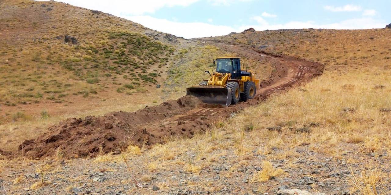 Van’da Yol Çalışmaları Devam Ediyor