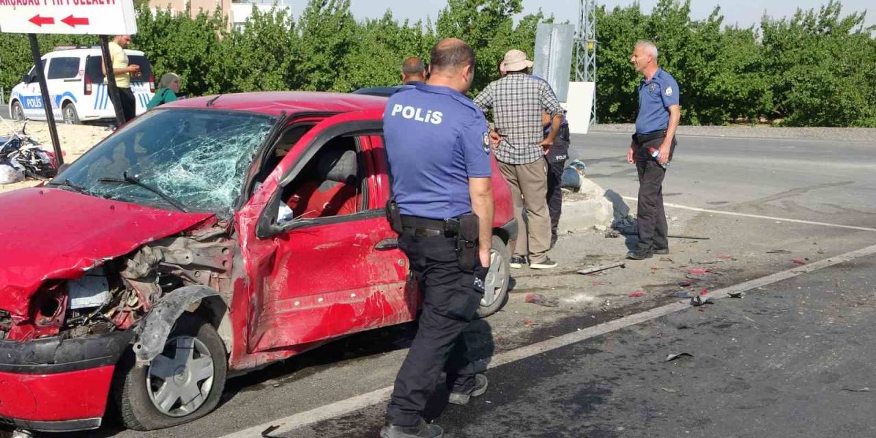 Minibüs İle Otomobil Çarpıştı: 1 Yaralı