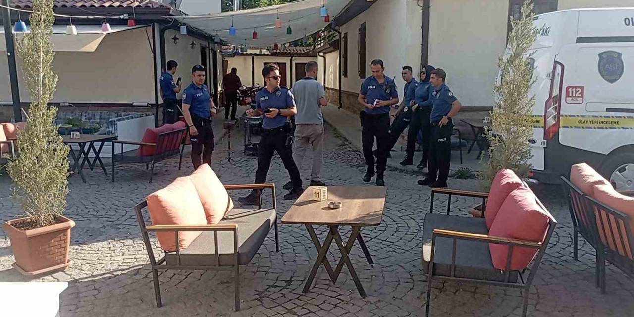 Kavgada Akrabasını Göğsünden Ve Kolundan Vurdu
