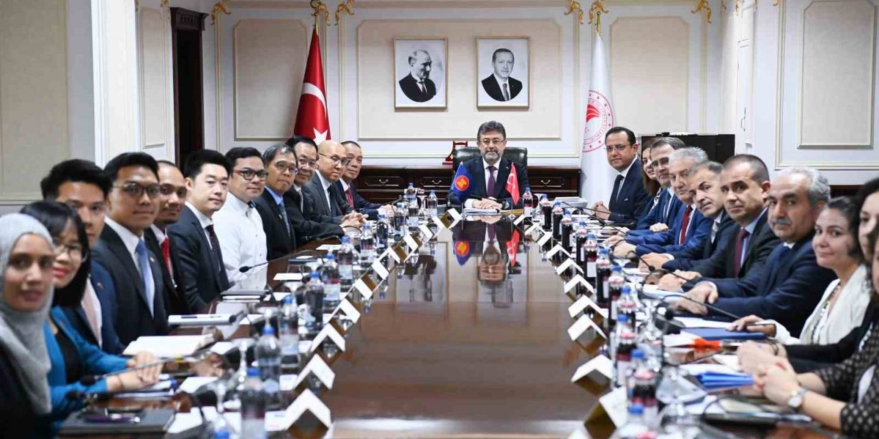Bakan Yumaklı, Asean Büyükelçileri İle Görüştü