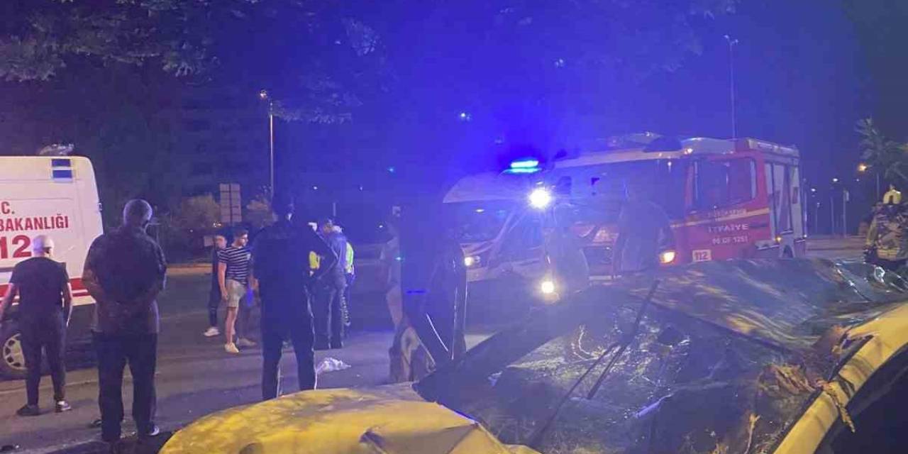 Ankara’da Aşırı Süratli Araç Ağaca Çarptı: 4 Yaralı