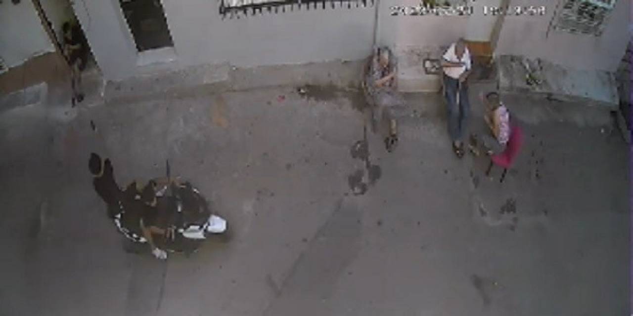 Evinin Önünde Silahlı Saldırıya Uğrayan Kişi Hayatını Kaybetti