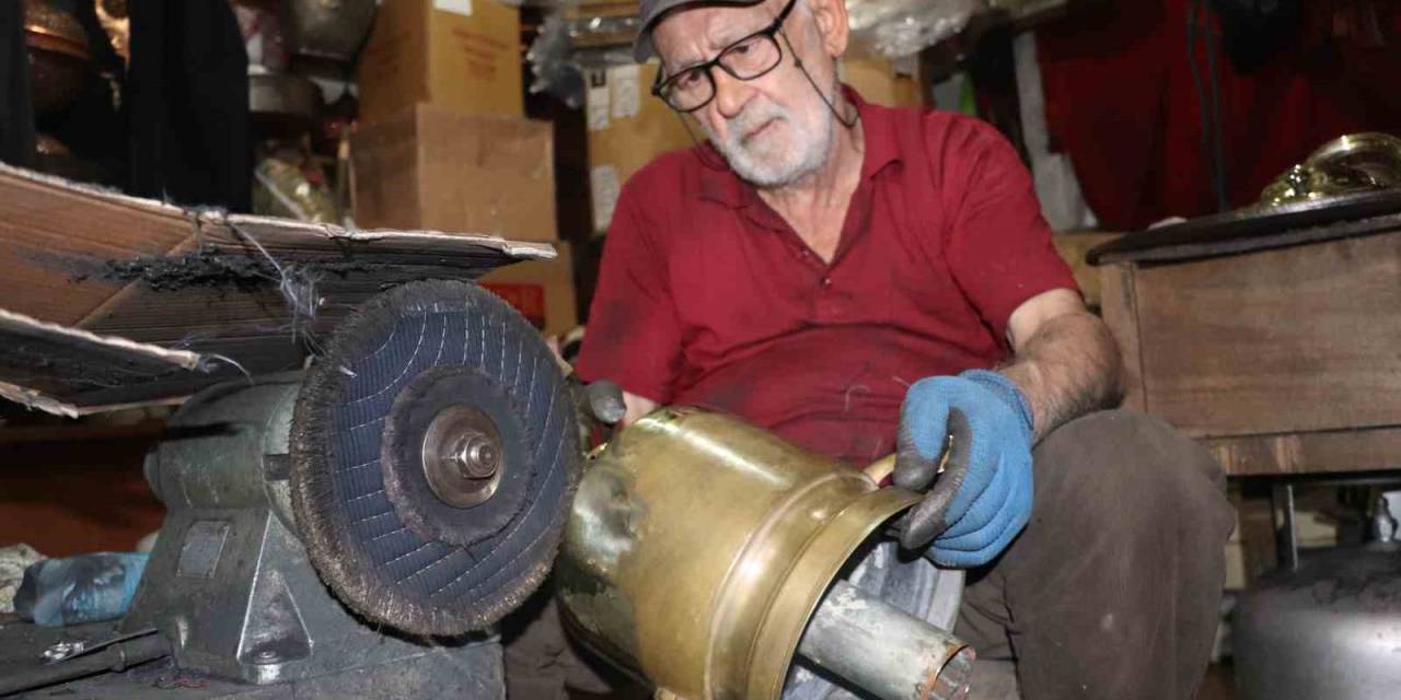 Babasından Devraldığı Mesleği Devredecek Çırak Bulamıyor