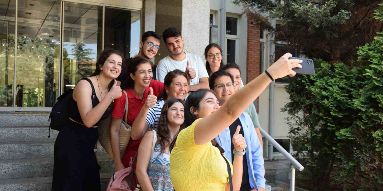 Anadolu Üniversitesi Başarılı Öğrencileri Eskişehir’de Ağırladı