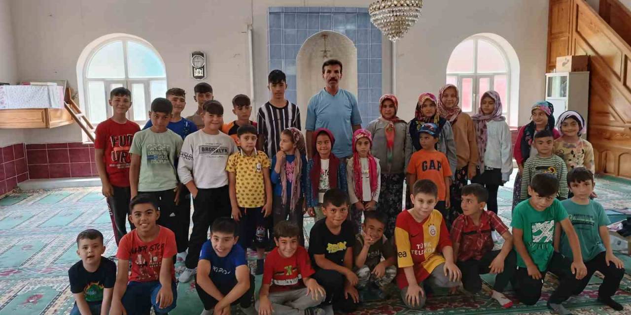 Manisa’da Örnek İmam Camiyi Çocuklara Sevdirdi