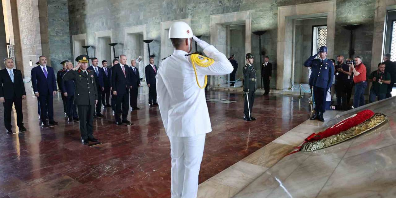 Cumhurbaşkanı Erdoğan Başkanlığındaki Yaş Üyeleri Anıtkabir’i Ziyaret Etti