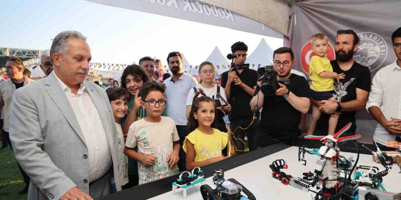 “kayseri’de Düzenlenmiş En Geniş Kapsamlı Çocuk Şenliği”