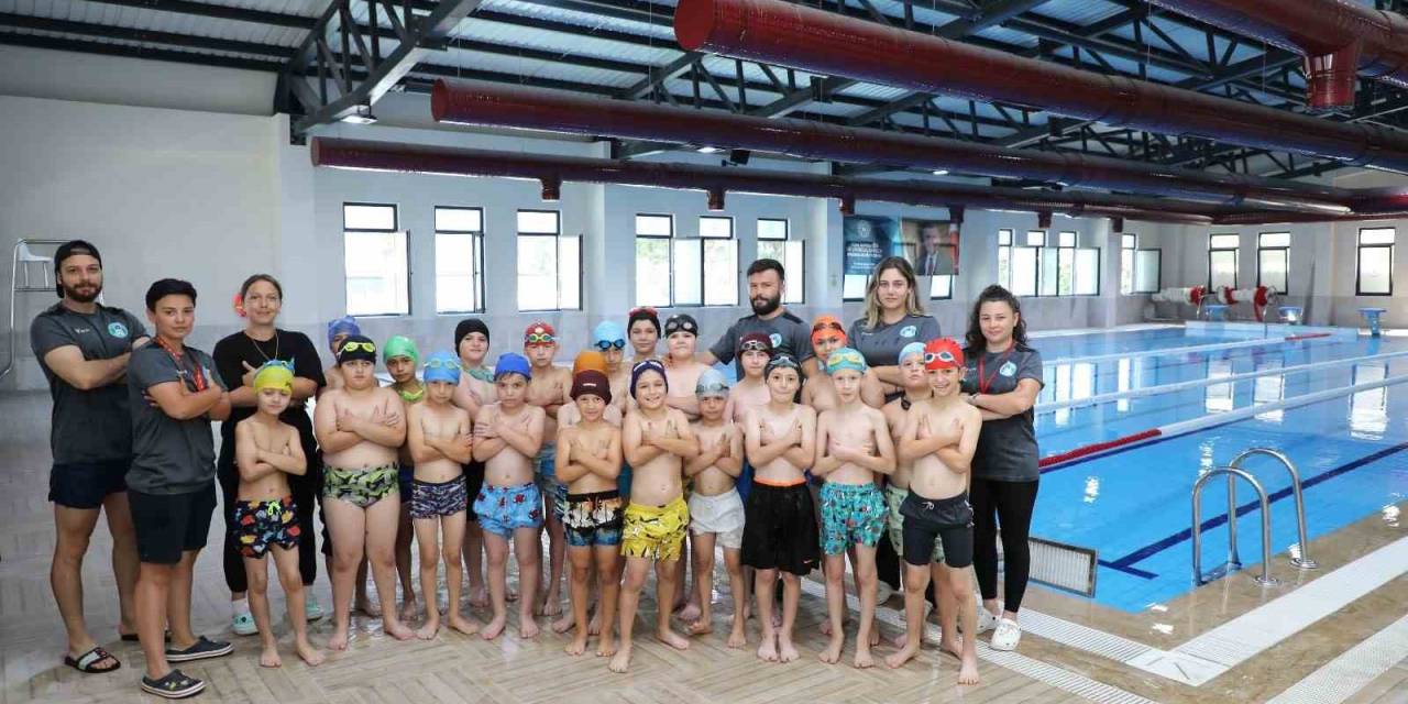 Akyazı’da Yüzme Bilmeyen Kalmayacak