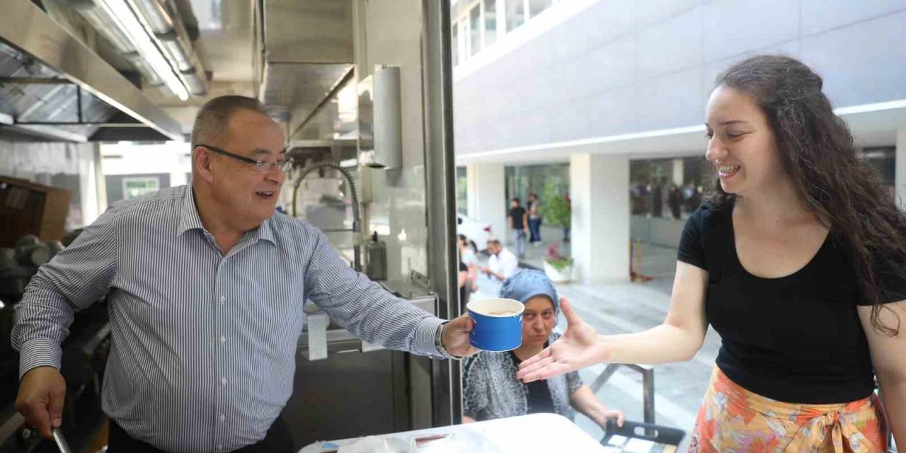 Antalya Büyükşehir’den 50 Bin Kişiye Aşure İkramı