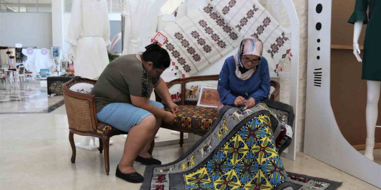 10 Santimetreye 36 Düğüm Atılarak 2 Yılda Tamamlanan Koltuk 100 Bin Tl’ye Alıcısını Bekliyor