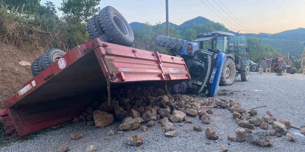 Devrilen Traktörde Bulunan Çocuk Hayatını Kaybetti
