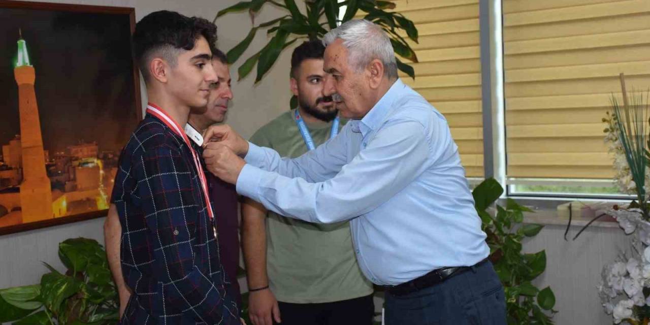 Siirt Belediyesi Başarılı Sporcuları Altınla Ödüllendirdi