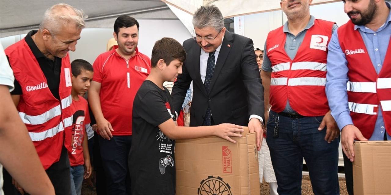 Osmaniye’de Depremzede Çocuklara Bisiklet