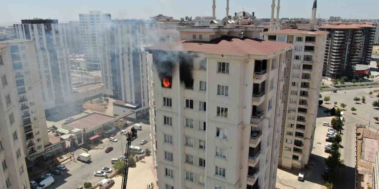 Gaziantep’te 15 Katlı Binada Yangın Paniği