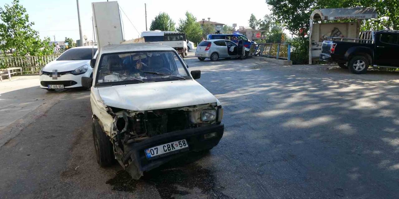 Demir Korkuluk Otomobilin Sulama Kanalına Uçmasını Önledi
