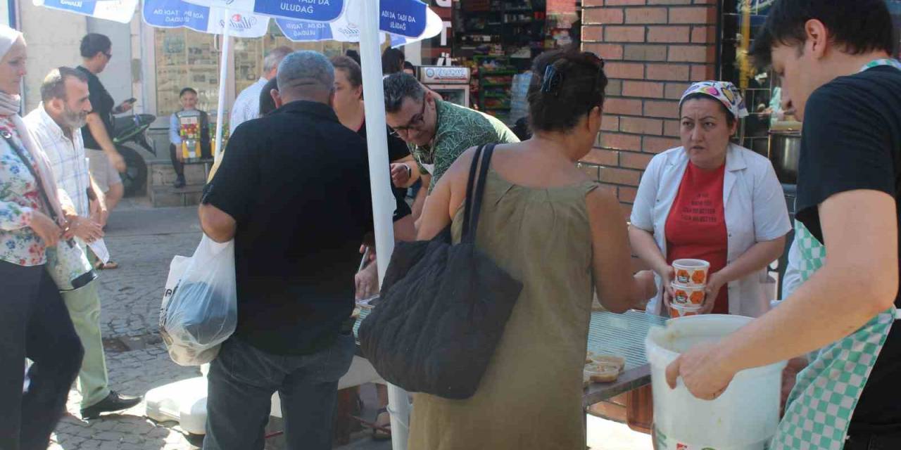 Eskişehir’de Lokantadan Vatandaşlara Aşure Hayrı