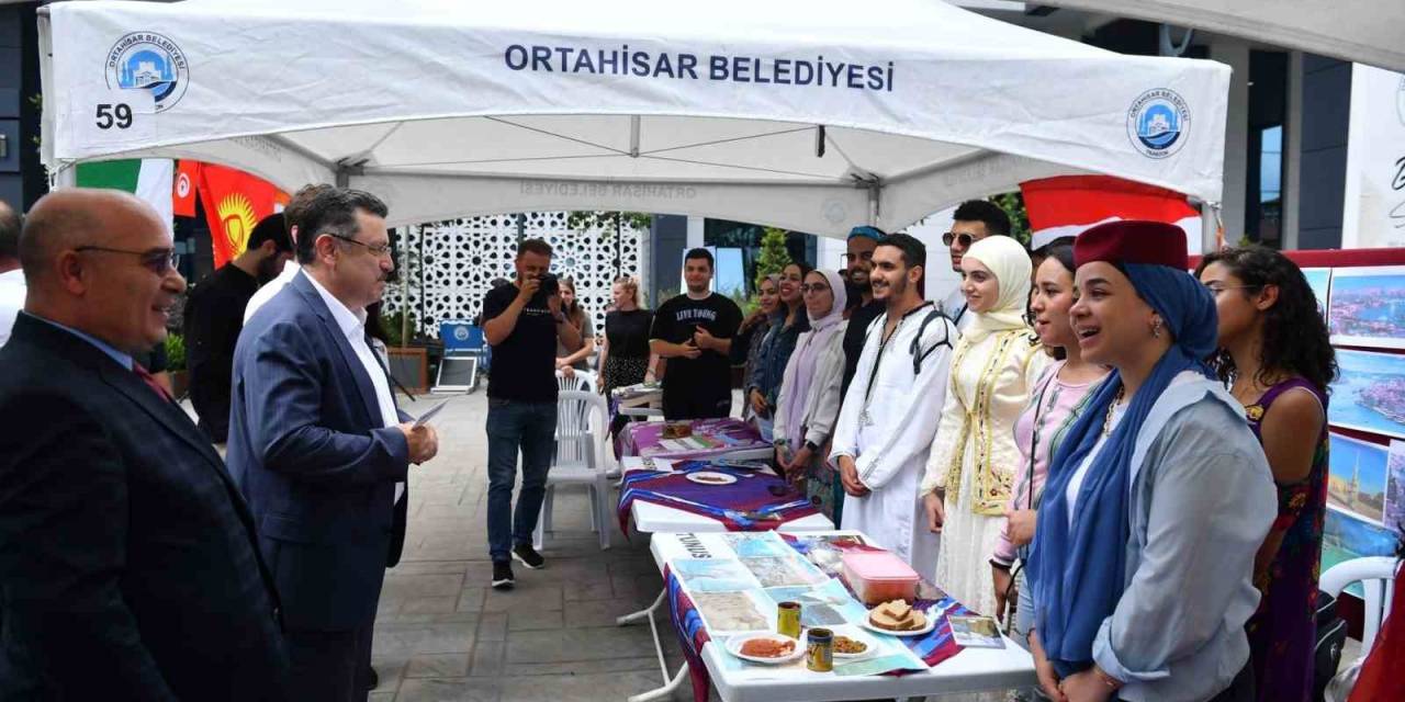 Trabzon’daki Yabancı Öğrencilerin Kültür Panayırı Yoğun İlgi Gördü