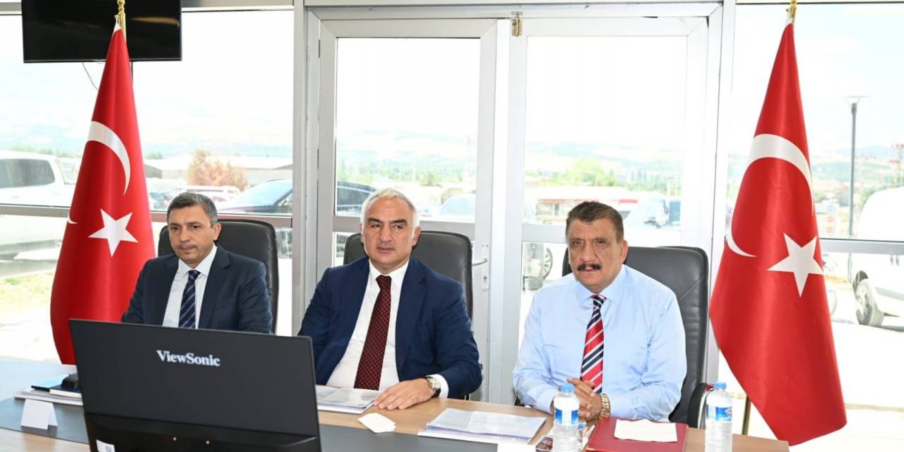 Bakan Ersoy, Malatya’da İncelemelerde Bulundu