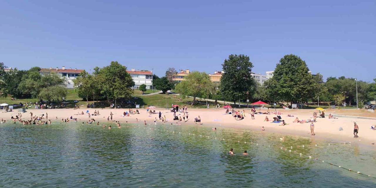 Sıcaktan Bunalanlar Yeşilköy Sahiline Koştu