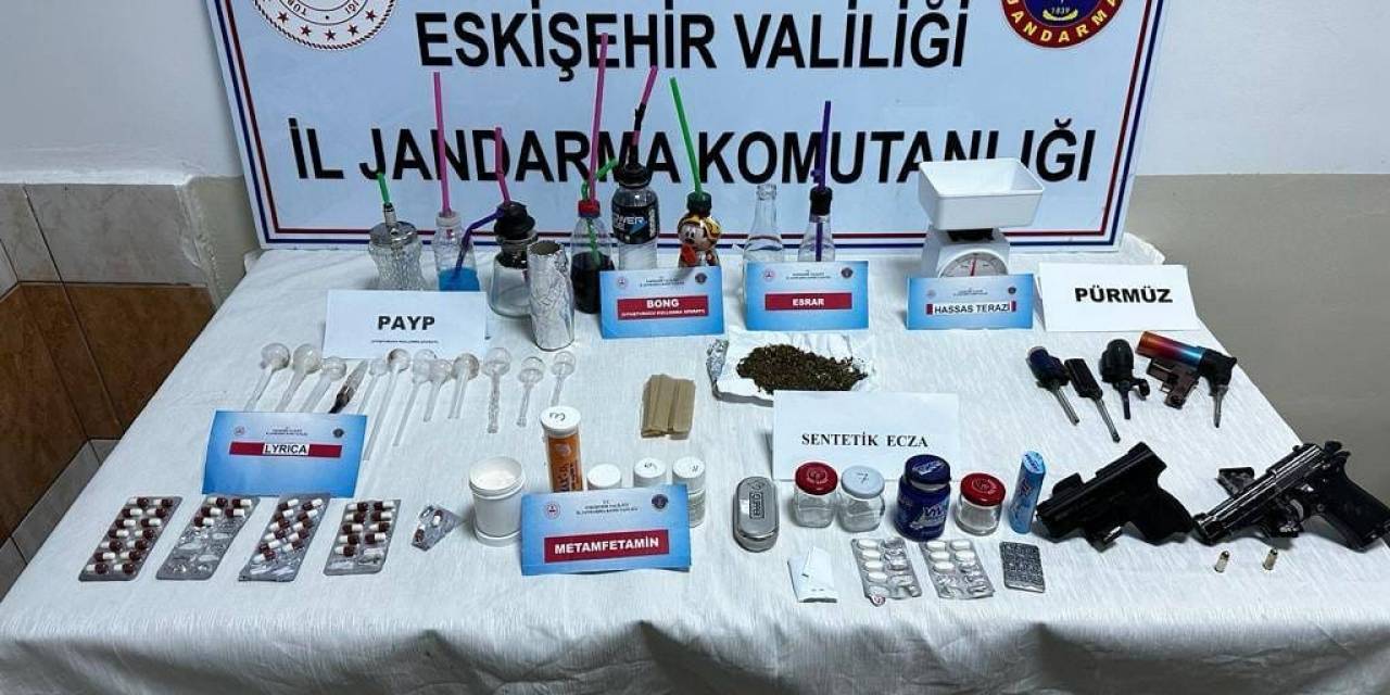Uyuşturucu İmalatı Ve Ticareti Yapan Şahıslar Yakayı Ele Verdi