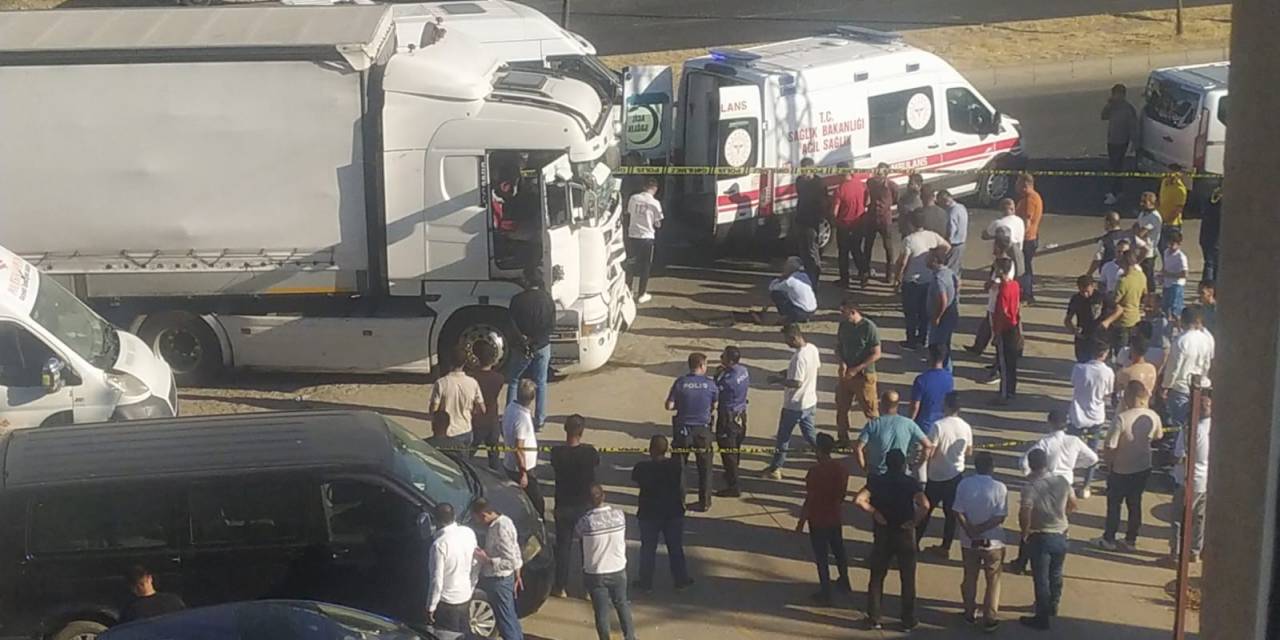 Kazada Tırın Camından İçeri Giren Demir Çubuklar Nedeniyle 19 Yaşındaki Genç Can Verdi