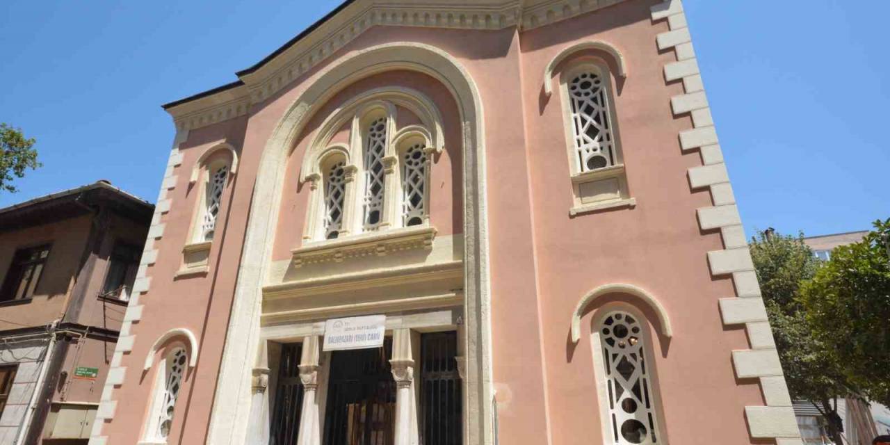 Gemlik’in Sembollerinden Balıkpazarı Camii Yeniden İbadete Açılıyor