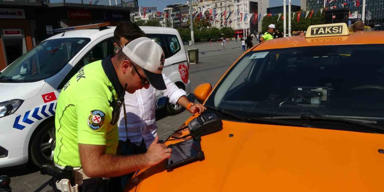 Taksim’deki Denetimde 4 Taksiye Para Cezası Kesildi